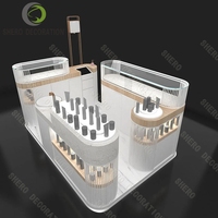 Luxuriöse Maßgefertigte Parfüm- und Kosmetik-Inseltheke für Einzelhandelsgeschäfte & Ausstellungsräume Modernes Einzigartiges Showcase-Design mit LED-Beleuchtung