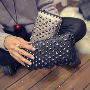 Neue Vintage Punk Damen Geldbörse Brieftasche Modedesigner Frauen Niet Clutch Tasche Kreditkarten halter Lange Reiß verschluss Brieftasche Handtasche - Product Image 1