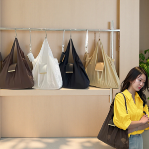 Nylon Lớn Gấp Tote Thân Thiện Với Môi Xách Tay Cổ Điển Phong Cách Mua Sắm Vai Túi Với Keychain Mặt Dây Chuyền Vai Túi - Product Image 1