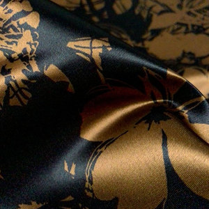 Tela Personalizada de Primera Calidad, Lujosa, con Estampado Floral, Satén Dorado Bronceado, Material Negro, 100% Poliéster, Suave al Tacto, Duradera - Product Image 2