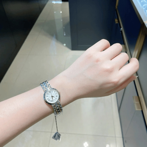 Reloj de Lujo Avanzado con Movimiento de Cuarzo de Precisión, Caja de Acero Inoxidable, Correa Multimaterial, Resistente al Agua para Uso Diario, Longines - Product Image 4