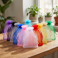 Logo-aanpasbare effenkleurige glanzende organza trekkoordtassen ORGANZA merkmodel OGSD gemaakt in China voor bruiloftfavoren en cadeaus