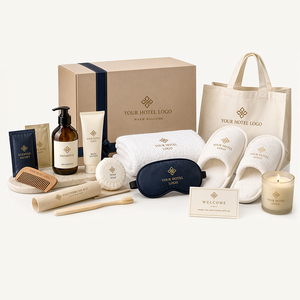 Coffrets cadeaux d'articles de toilette personnalisés pour hôtel avec peignoir, pantoufles, serviette, articles de toilette et bouteille pour les programmes de chambres d'hôtes - Product Image 1