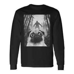 Camiseta de manga larga con estampado de perro Pug Selfie With Bigfoot Sasquatch - Product Image 1