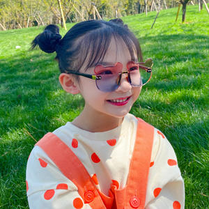 Lunettes de soleil tendance pour bébé, lunettes de soleil de luxe pour enfants, lunettes de soleil sans monture pour garçons, lunettes de soleil ours en peluche, lunettes de soleil pour petites filles, lunettes de soleil pour enfants - Product Image 1