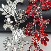 Applique en tissu ornée de cristaux de verre, de perles et de strass rouges, dentelle de garniture pour robe de mariée, coupe marquise, dos plat, tendance