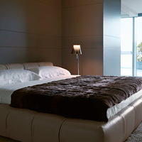 Italienisches Designer-Legebett niedriges Niveau weiß europäisches voll gepolstertes Tufty-Cloud-Bett modernes Luxushotel Queen King-Bettgestell