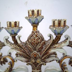 Ménorah classique à 9 branches plaquée or, décoration religieuse, finition antique, cuivre, Hanukkah, design de la vieille ville de Jérusalem - Product Image 2