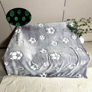 Couverture de football phosphorescente, idéale pour les canapés et les lits, douce et confortable, en fibre de polyester, personnalisable - Product Image 1