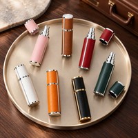 Flacon vaporisateur de parfum portable 10 ml en cuir PU, atomiseur de voyage rechargeable, conteneur cosmétique avec accents métalliques argentés