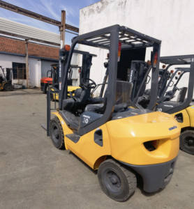 Montacargas Usado Komatsu de 3 Toneladas, Mástil Tríplex de 4.5m, Montacargas Japonés de Segunda Mano - Product Image 1