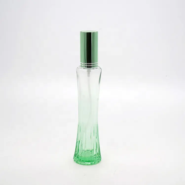 Bouteille de parfum en verre coloré de conception spéciale ODM vide de 50ml avec col à vis quantité minimale de commande
