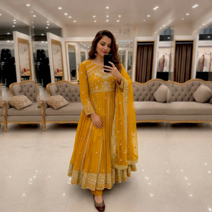 Ensemble de robe Anarkali brodée jaune moutarde avec dupatta, longueur au sol, tenue traditionnelle indienne pakistanaise pour les fêtes - Product Image 1