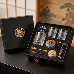 Elegante Set de Regalo de Coctelería de Madera con Ahumador, Diseño de Sushi, Ideal para Whisky y Entusiastas de los Bares - Product Image 1