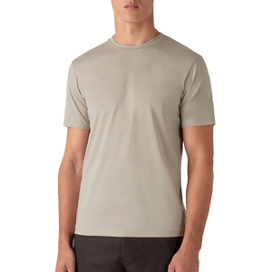 Camiseta minimalista para hombre con costuras planas, interior suave y movimiento sin restricciones para uso casual o ligero en el gimnasio. - Product Image 6