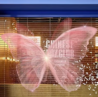 Pantalla LED transparente P3.91-7.82 para video wall, tamaño personalizado para instalación publicitaria en vidrio de centros comerciales interiores.