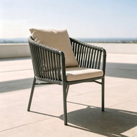 Chaise de salle à manger d'extérieur moderne de luxe en aluminium imperméable pour hôtels et jardins de villas, empilable pour terrasse