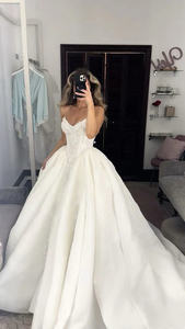 Ruolai HL589 Abito da Sposa in Raso Stile Principessa con Applicazioni in Pizzo, Scollatura a Cuore e Vita Basca - Product Image 3