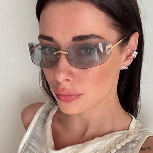 Occhiali da Sole Senza Montatura in Metallo Curvo Stile Europeo-Americano di Lusso Leggero, Protezione UV400, Personalizzati, Trendy <span class=keywords><strong>Y2K</strong></span> Millennium, Stile Street - Product Image 2