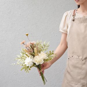 Bouquet de pivoines artificielles CallaFloral en tissu tissé plastique réutilisable pour décorations de mariage - Product Image 1