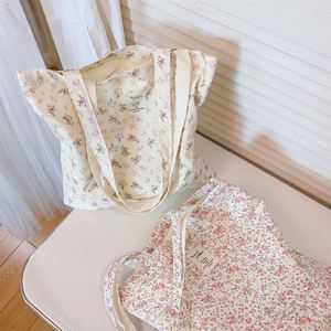 Sac fourre-tout en toile de haute qualité de la marque RY avec motif de lettres, logo personnalisé, bandoulière et poche intérieure - Product Image 3