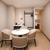 Lit King Size Hôtelier avec Plateforme Lumineuse LED, Tête de Lit Murale en Chêne, Insert Matelassé Chocolat, Ensemble de Chambre Contemporain de Style Boutique