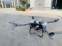 Drone de nettoyage haute pression avec capteur RTK haute précision et anti-collision, pour le nettoyage de fenêtres en hauteur (0-200m)