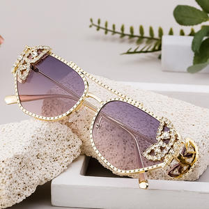 Nuevas Gafas de Sol de Estilo Europeo Americano con Pedrería de Mariposa para Mujer, Protección UV400, Diseño Moderno y Transfronterizo - Product Image 4