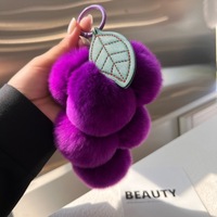 Porte-clés en peluche 14 cm en forme de raisin, mignon et moelleux avec pompons, breloque pour sacs de femmes et filles, porte-clés de voiture, cadeaux, pendentif de sac, décoration