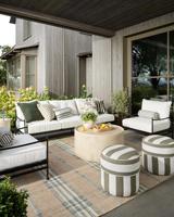 Canapé de salon contemporain haut de gamme, lit king-size en tissu moelleux avec tête de lit angulaire, design tout-en-un pour villa et résidence de luxe