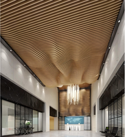 Plafond suspendu CE en U pour bâtiments multi-étages, panneaux muraux pour appartements, plafond métallique ondulé, designs de faux plafonds pour magasins
