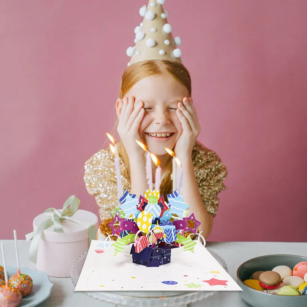 Haute qualité découpé au laser à la main nouvelle conception de boîte-cadeau joyeux anniversaire 3D Pop Up carte de voeux