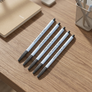 Stylo à raser à base d'eau pour hommes avec 6 interventions – Essentiels de bain - Product Image 3