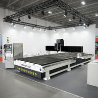 Machine de fraisage CNC automatique pour le travail du bois 2060 avec changeur d'outils automatique, moteur servo de broche 9kw, haute rigidité