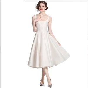 Robe rétro de couleur unie de style français Hepburn - Product Image 1