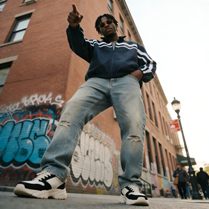 Veste streetwear style New York personnalisée ODM pour hommes et femmes, coupe-vent léger à col montant rayé et color block, style bomber. - Product Image 2