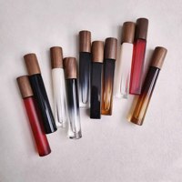 Vente en gros de flacons de parfum en verre avec couvercles en bois de noyer, flacons de parfum carrés, flacons de parfum vaporisateurs de 10 ml, flacons en verre dégradé