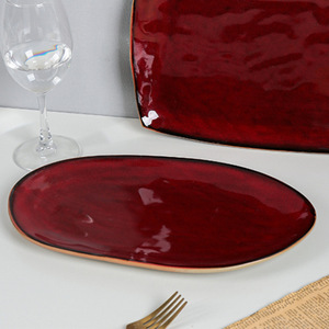 จานเซรามิกทรงไม่สมมาตรสไตล์ญี่ปุ่นย้อนยุคแบบเรียบง่าย Shan Ye ผลิตจากกระเบื้องเนื้อละเอียดสีแดง ใช้กับไมโครเวฟและเครื่องล้างจานได้ เหมาะสำหรับโรงแรม - Product Image 2