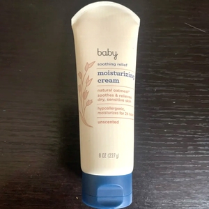 Loción Humectante Diaria <span class=keywords><strong>Aveno</strong></span> Baby de 227 ml con Avena Natural, Protege e Hidrata la Piel Delicada del Bebé Durante 24 Horas - Product Image 2