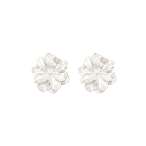 Boucles d'oreilles clous camélia crème en argent sterling S925 2026, bijoux d'oreille floraux frais et minimalistes de luxe léger pour femmes - Product Image 5