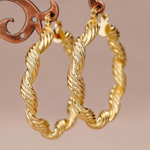 Orecchini a Cerchio in Oro E4449, Design Intrecciato, Stile Classico Unisex per Uso Quotidiano - Product Image 3