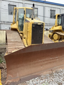 Bulldozer d'occasion CAT D5N de haute qualité, bulldozer sur chenilles d'occasion D4H D6R D7R D8T en bon état, engins de construction - Product Image 4