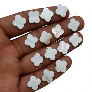 มุกธรรมชาติทรงโคลเวอร์สำหรับทำเครื่องประดับขายส่ง - Product Image 1