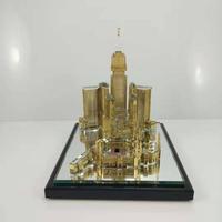 Modèle de bâtiment en métal et cristal de la tour de l'horloge et de la mosquée de la Mecque au design exquis, à vendre