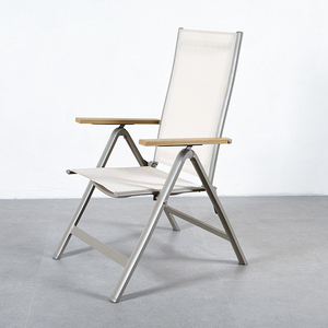 Chaise pliante d'extérieur TIPTOP en <span class=keywords><strong>aluminium</strong></span> avec accoudoirs en plastique imitation bois, chaise de jardin pliable pour terrasse et salle à manger - Product Image 1
