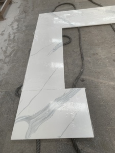 Plans de travail en quartz artificiel avec base blanche et rayures grises, au design moderne, service après-vente inclus - Product Image 3