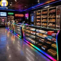 Comptoir d'exposition moderne éclairé par LED RGB avec piliers noirs et étagères en verre multi-niveaux pour magasin de vente de produits fumeurs