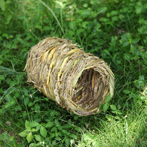 Produttori all'ingrosso mano a mano canale di paglia <span class=keywords><strong>letto</strong></span> gatto coniglio criceto <span class=keywords><strong>letto</strong></span> di <span class=keywords><strong>montagna</strong></span> in erba di <span class=keywords><strong>montagna</strong></span> tessuto stile pastorale <span class=keywords><strong>letto</strong></span> - Product Image 1