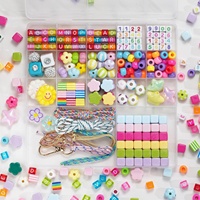Kit de fabrication de porte-clés DIY avec perles lettres et chiffres, perles acryliques pastel, fermoirs mousquetons et cordons pour la création de breloques de sac et de cordons de téléphone