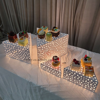 Support de décoration de mariage de haute qualité, en métal creux, émettant de la couleur, pour table de dessert, base de gâteau, circulaire, cylindrique, triangulaire